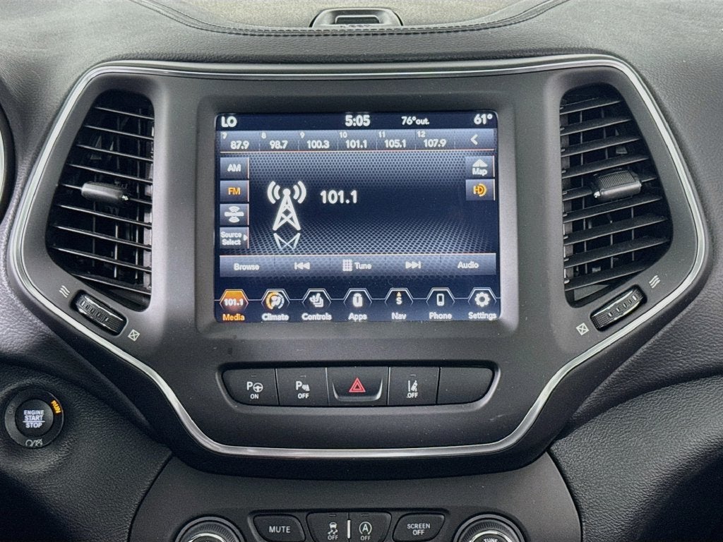 2023 Jeep Cherokee Altitude 4X4 Lux Elite Package