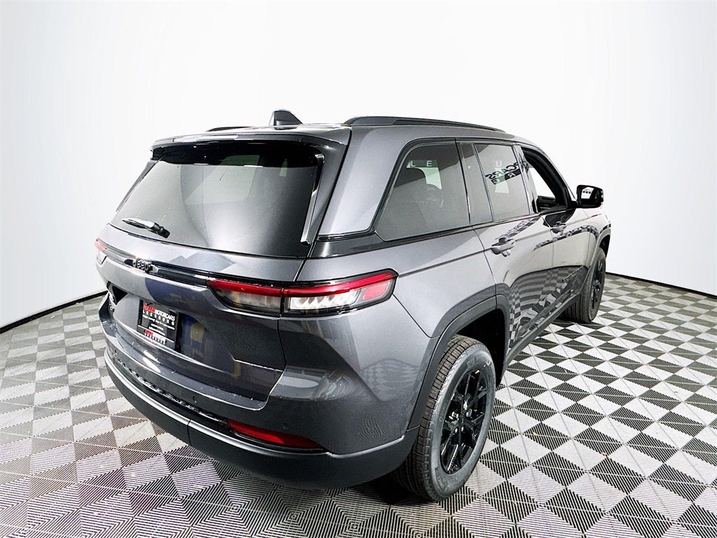 2025 Jeep Grand Cherokee Laredo