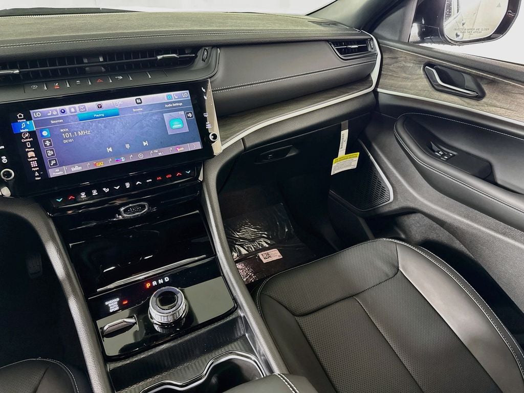 2027 Jeep Grand Cherokee Limited Reserve