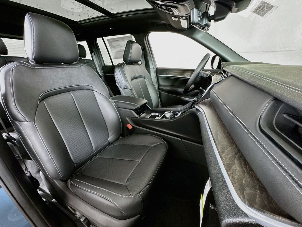 2027 Jeep Grand Cherokee Limited Reserve
