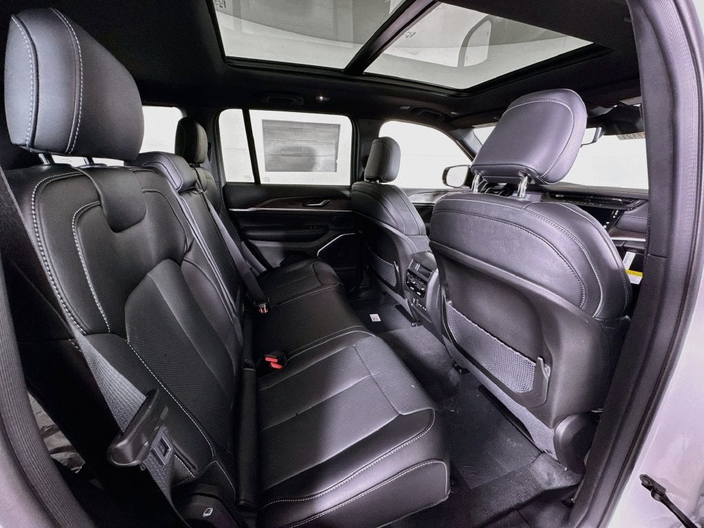 2027 Jeep Grand Cherokee Limited Reserve