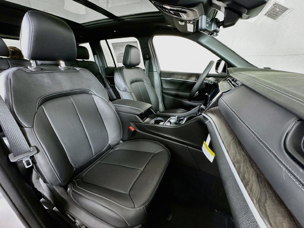 2027 Jeep Grand Cherokee Limited Reserve