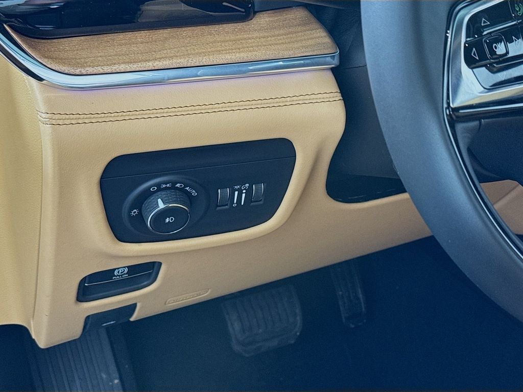 2026 Jeep Grand Cherokee Summit