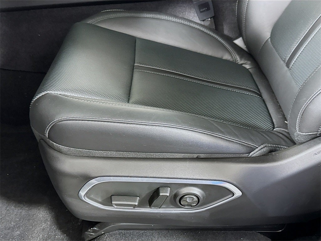 2026 Jeep Grand Wagoneer Base