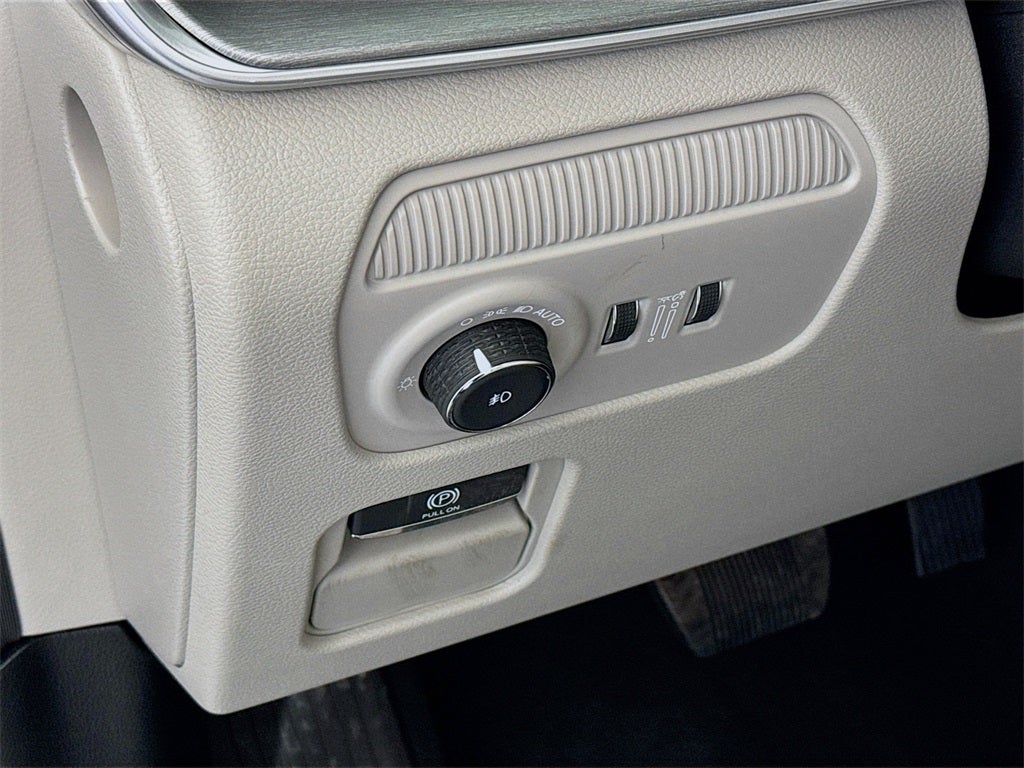 2025 Jeep Wagoneer Base