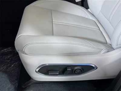 2025 Jeep Wagoneer Base