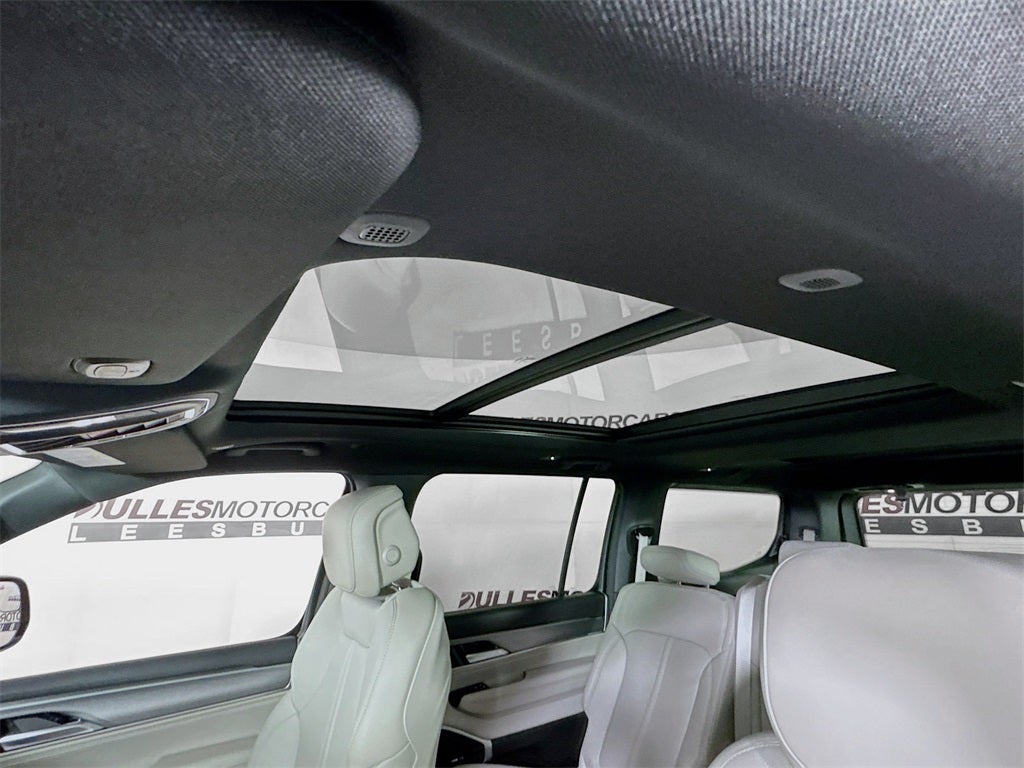 2025 Jeep Wagoneer Base