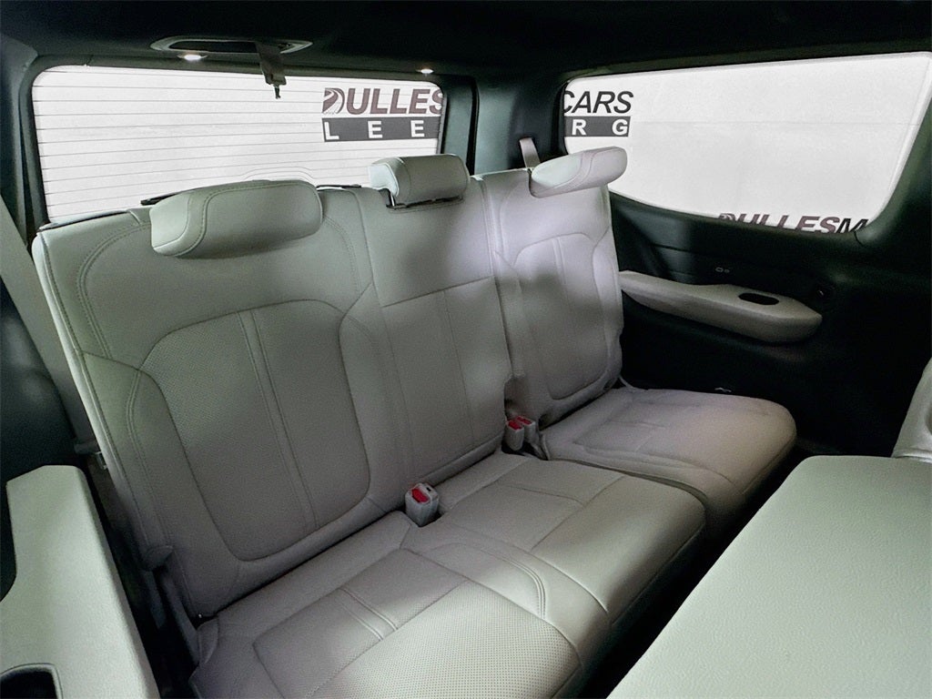 2025 Jeep Wagoneer Base