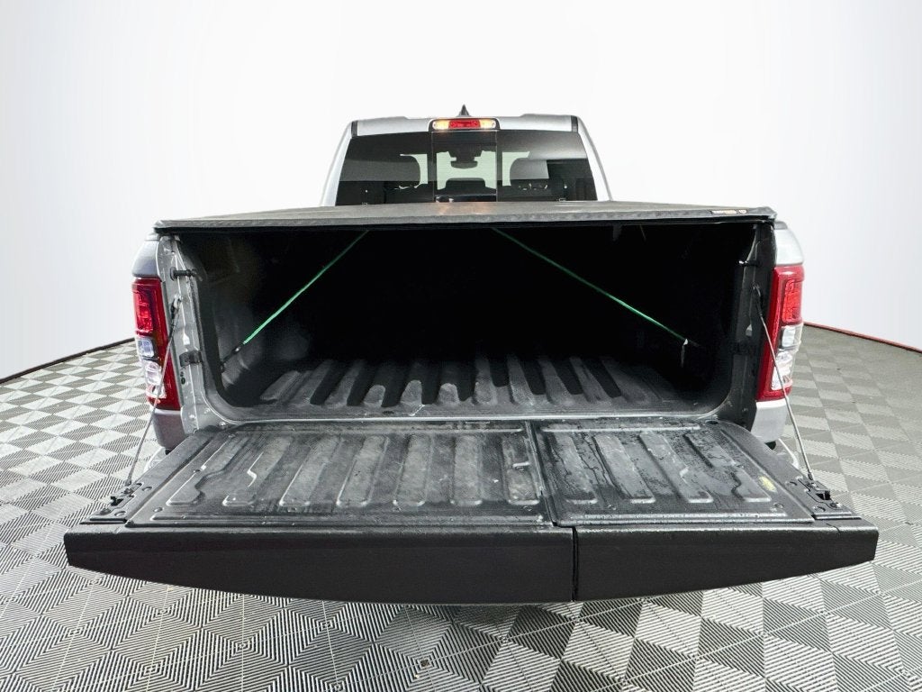 2022 RAM 1500 Big Horn/Lone Star Quad Cab 4X4(5.7L V8 HEMI) Power Sunroof +Barnesdo