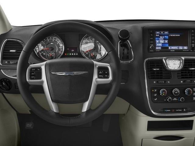 2016 Chrysler Town & Country Touring
