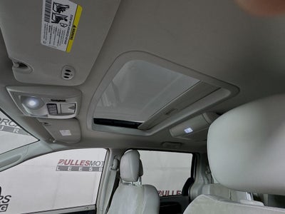 2015 Chrysler Town & Country Limited-Platinum