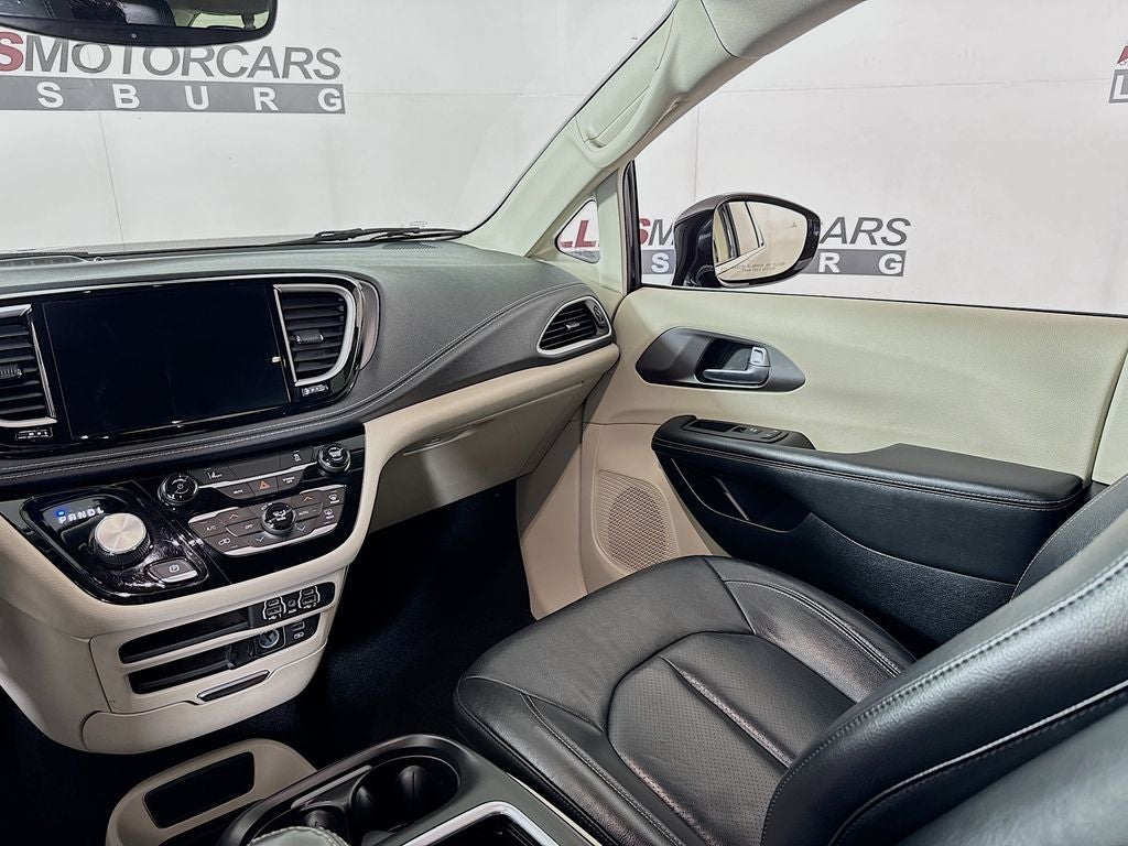 2022 Chrysler Pacifica Hybrid Touring L