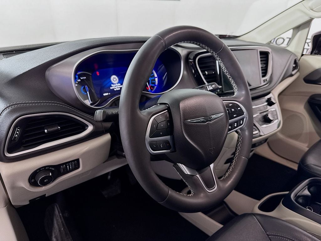 2022 Chrysler Pacifica Hybrid Touring L