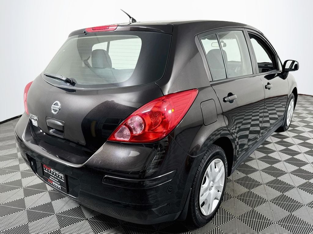 2011 Nissan Versa 1.8 S 5DR-Hatchback