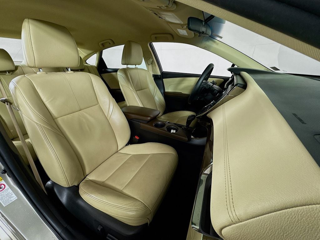 2015 Toyota Avalon XLE Perferred Owners Portfolio
