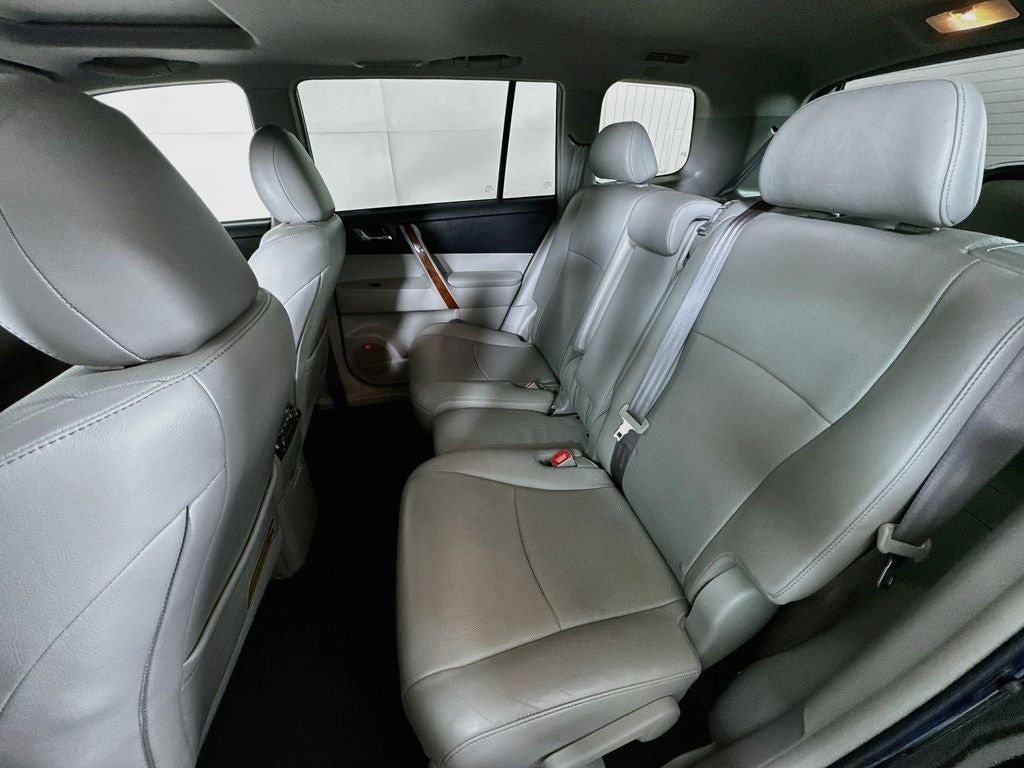 2013 Toyota Highlander Limited Preferred Owner's Portfolio