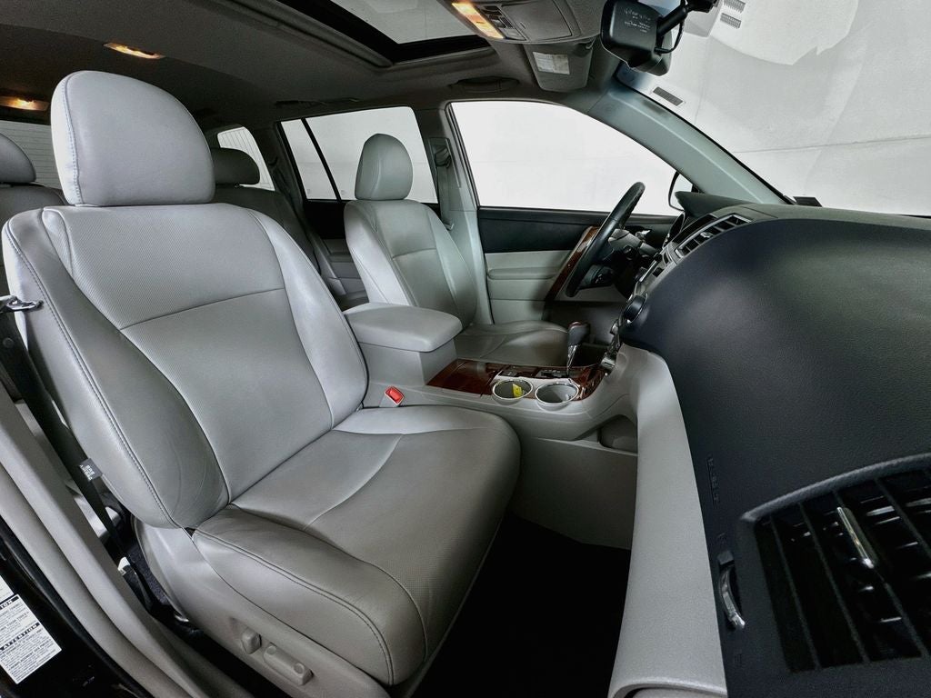 2013 Toyota Highlander Limited Preferred Owner's Portfolio