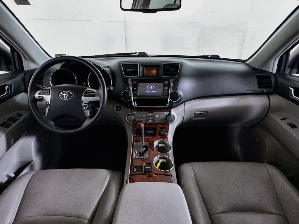 2013 Toyota Highlander Limited Preferred Owner's Portfolio