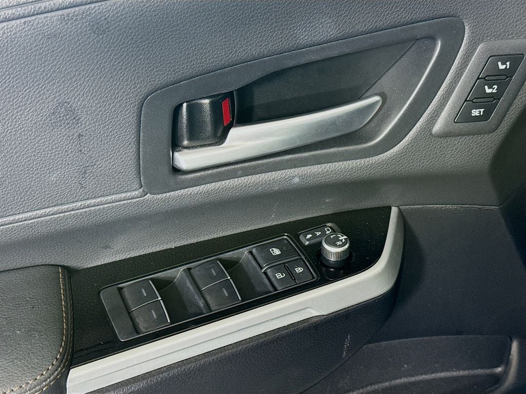 2025 Toyota Sienna Platinum-Hybrid 7 Passenger