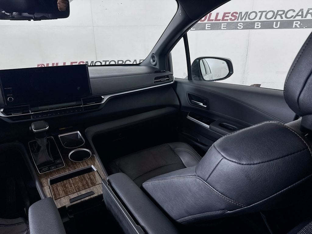 2025 Toyota Sienna Platinum-Hybrid 7 Passenger