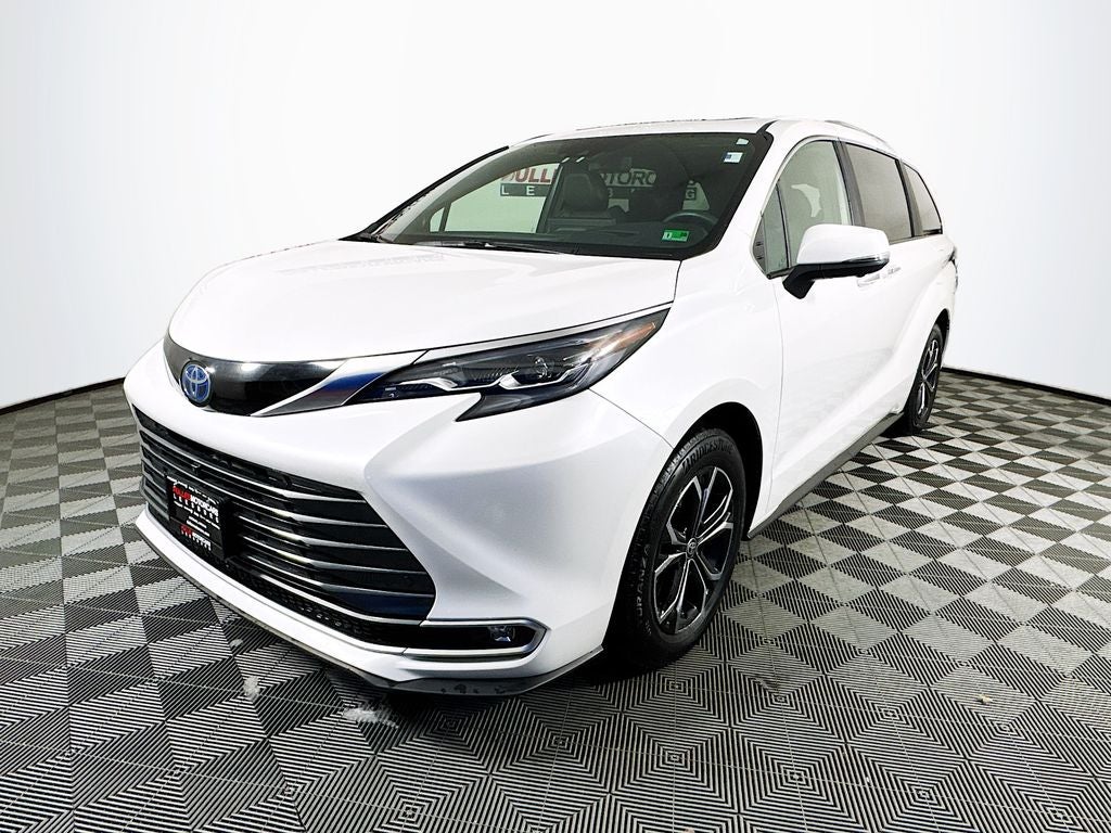 2025 Toyota Sienna Platinum-Hybrid 7 Passenger