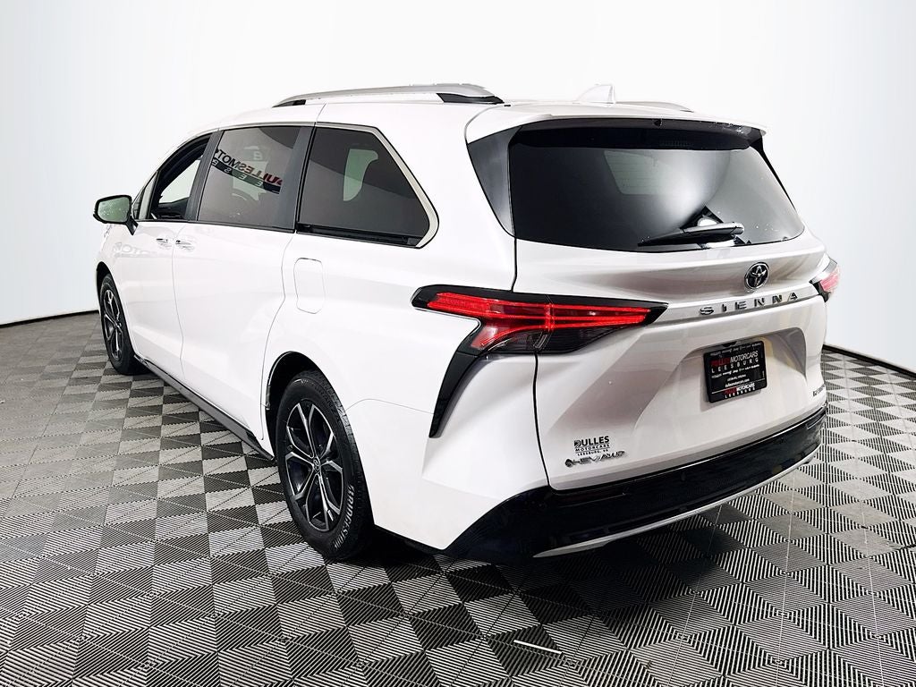 2025 Toyota Sienna Platinum-Hybrid 7 Passenger