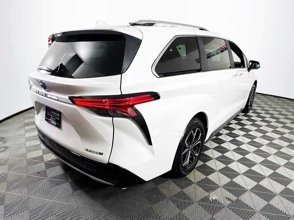 2025 Toyota Sienna Platinum-Hybrid 7 Passenger
