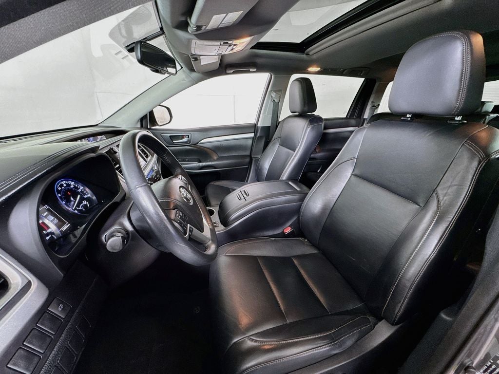 2015 Toyota Highlander XLE V6 AWD Preferred Owner's Portfolio