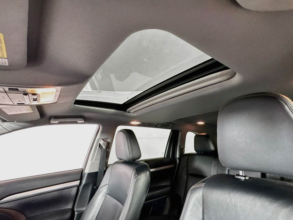 2015 Toyota Highlander XLE V6 AWD Preferred Owner's Portfolio