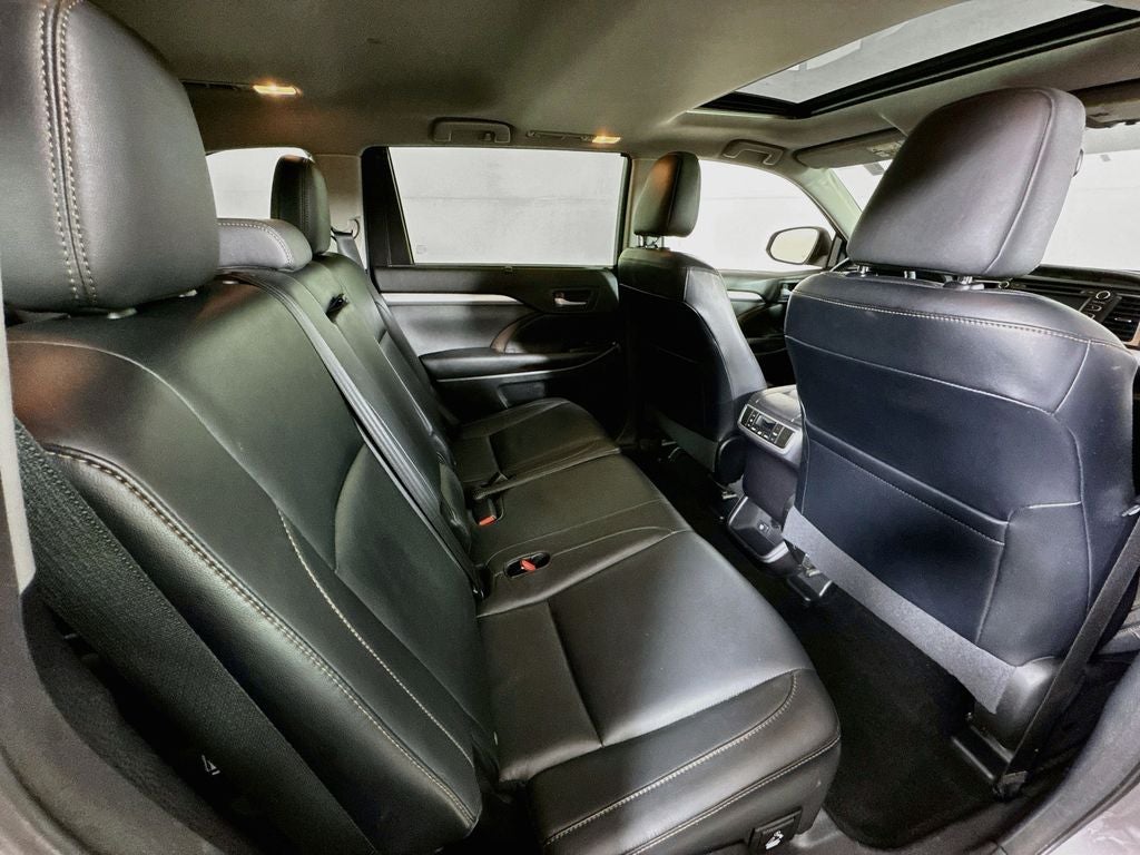 2015 Toyota Highlander XLE V6 AWD Preferred Owner's Portfolio