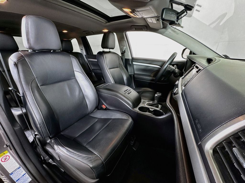 2015 Toyota Highlander XLE V6 AWD Preferred Owner's Portfolio