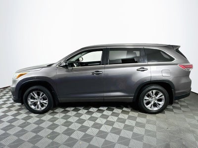 2015 Toyota Highlander XLE V6 AWD Preferred Owner's Portfolio