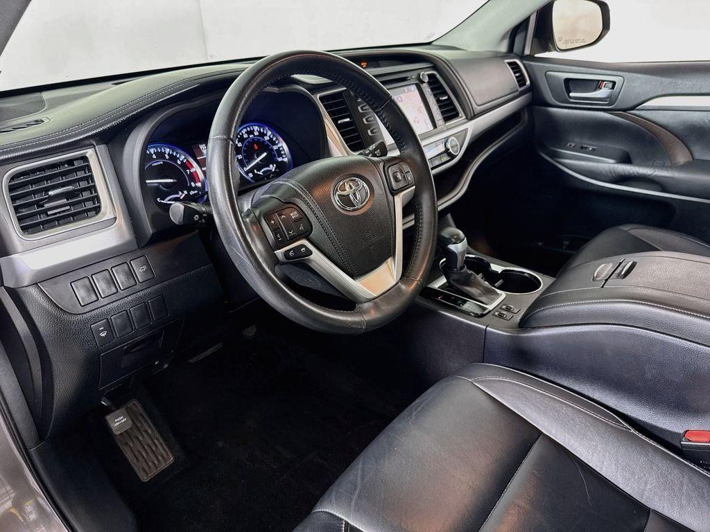 2015 Toyota Highlander XLE V6 AWD Preferred Owner's Portfolio