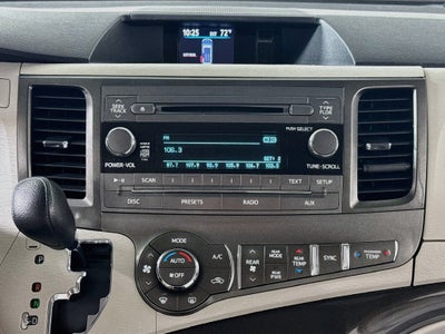 2014 Toyota Sienna LE 8 Passenger