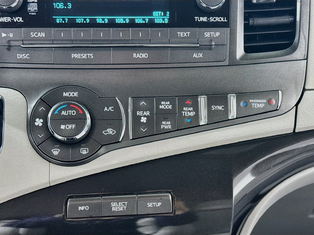 2014 Toyota Sienna LE 8 Passenger