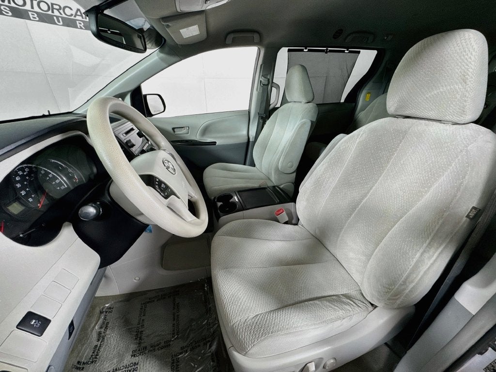 2014 Toyota Sienna LE 8 Passenger