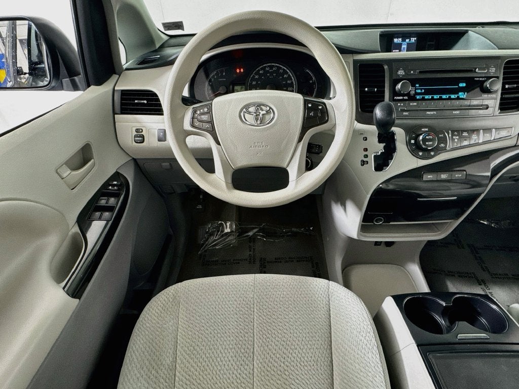 2014 Toyota Sienna LE 8 Passenger