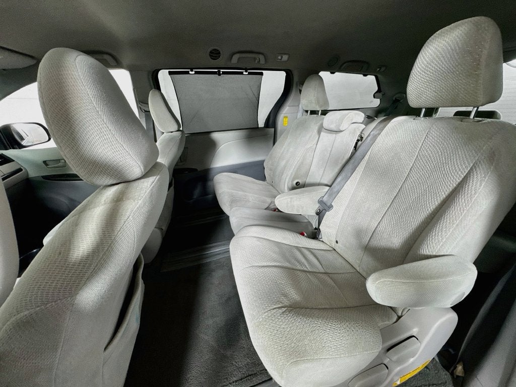 2014 Toyota Sienna LE 8 Passenger