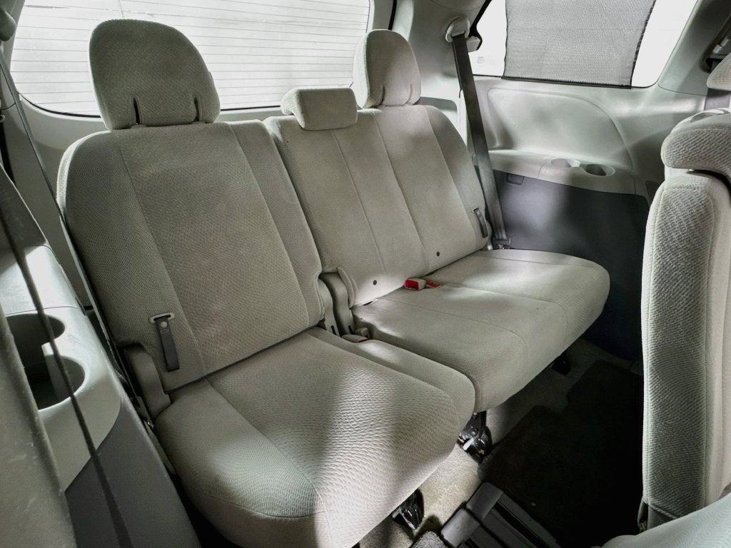 2014 Toyota Sienna LE 8 Passenger