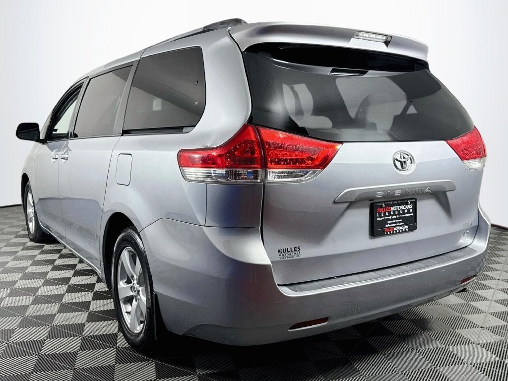 2014 Toyota Sienna LE 8 Passenger
