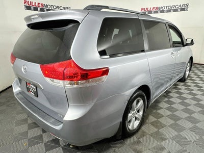 2014 Toyota Sienna LE 8 Passenger