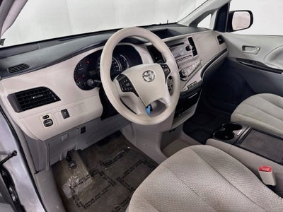 2014 Toyota Sienna LE 8 Passenger
