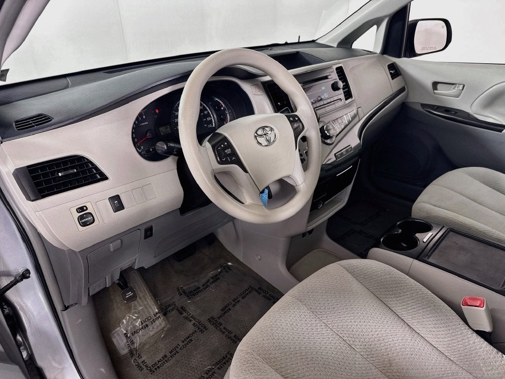 2014 Toyota Sienna LE 8 Passenger