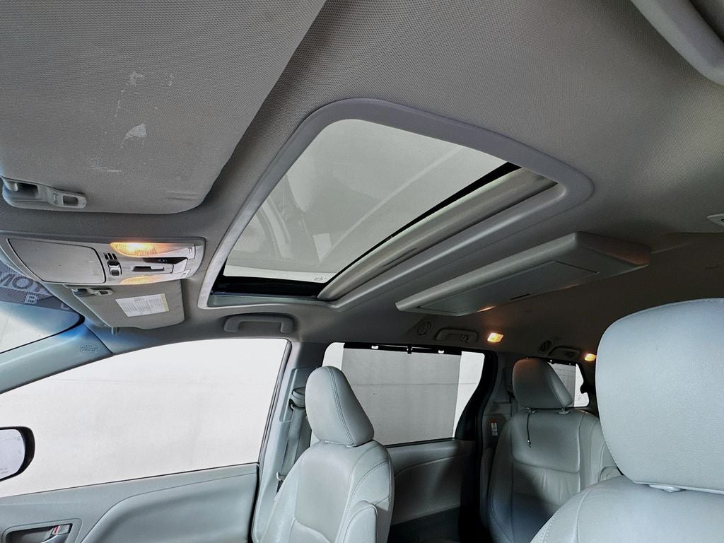 2015 Toyota Sienna XLE Premium 8 Passenger