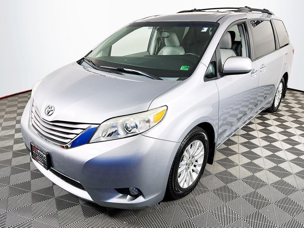 2015 Toyota Sienna XLE Premium 8 Passenger