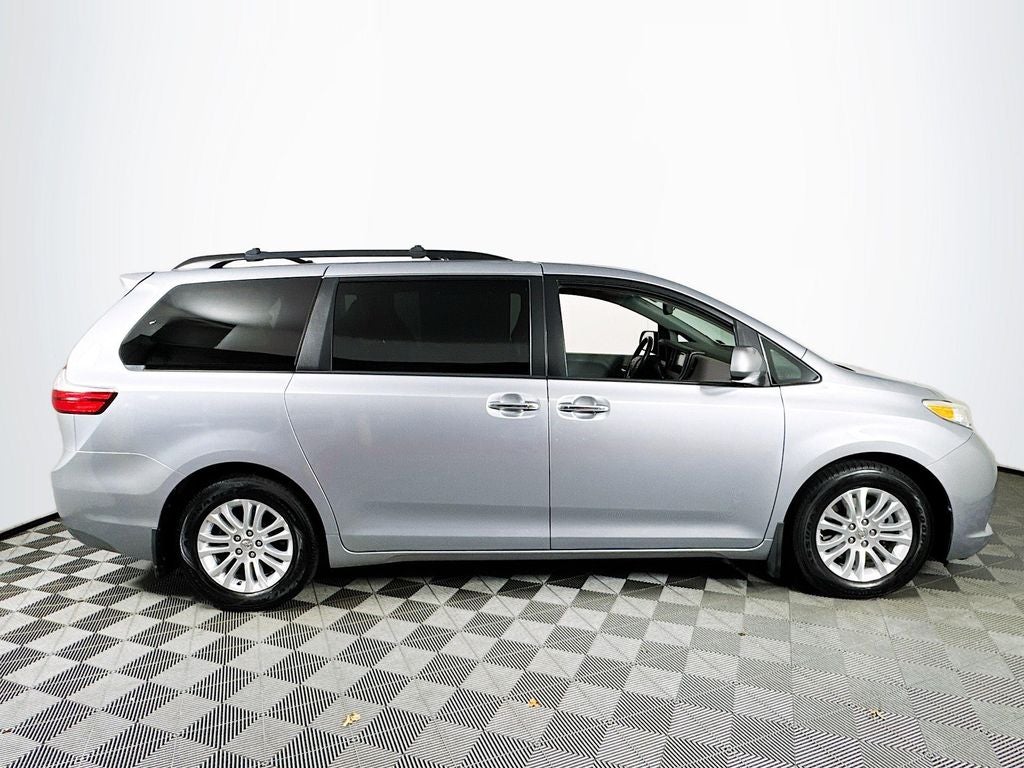 2015 Toyota Sienna XLE Premium 8 Passenger