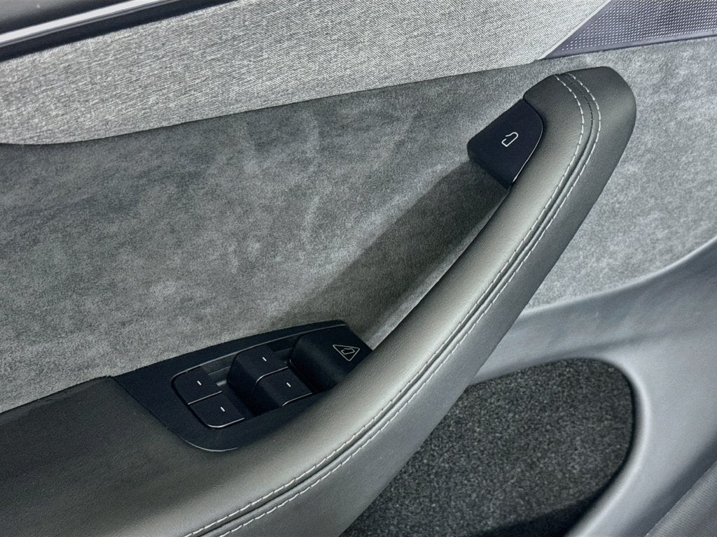 2026 Tesla Model Y Long Range AWD-Electric Dual Motor's