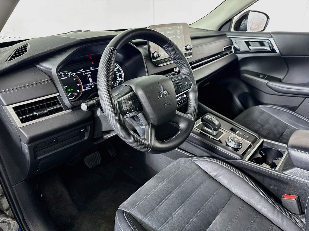 2023 Mitsubishi Outlander SE