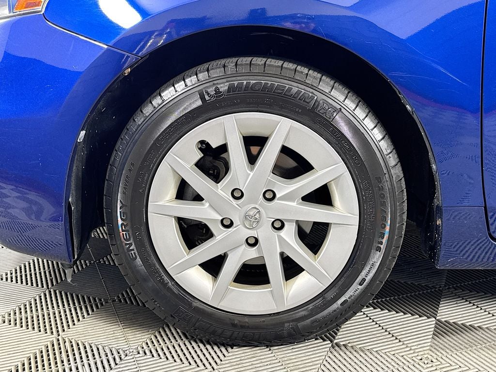 2014 Toyota Prius v Three