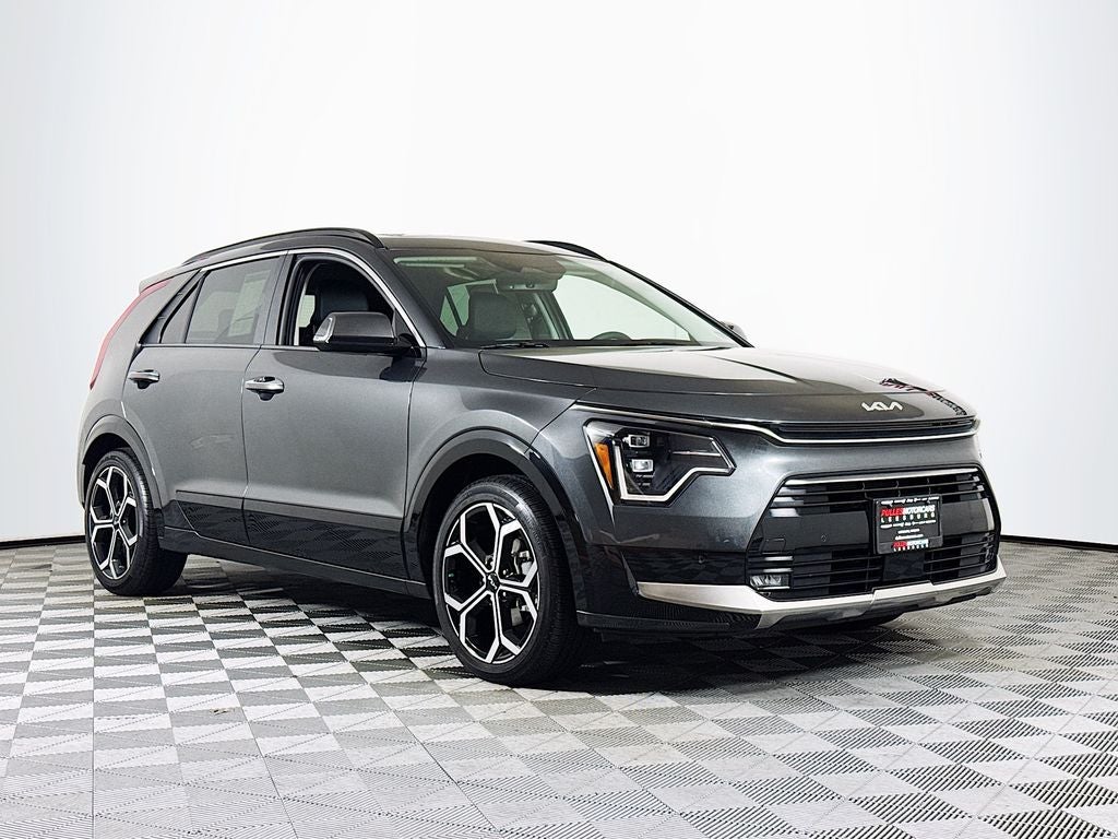 2025 Kia Niro SX Touring HEV's photo